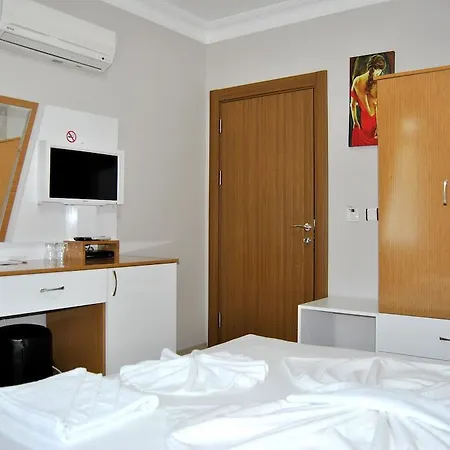 Hotel Isabel Butik 4*